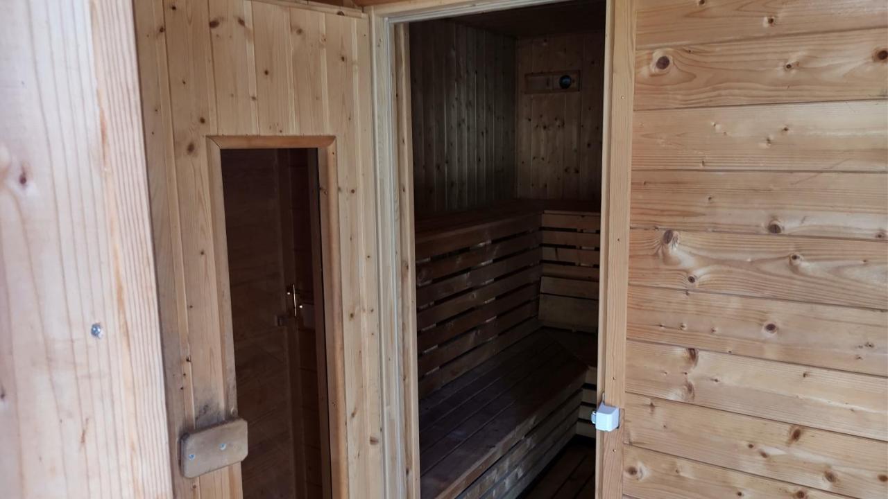 Grosse Wohnung / Haushaelfte In Peetzig Am See Angermunde Extérieur photo