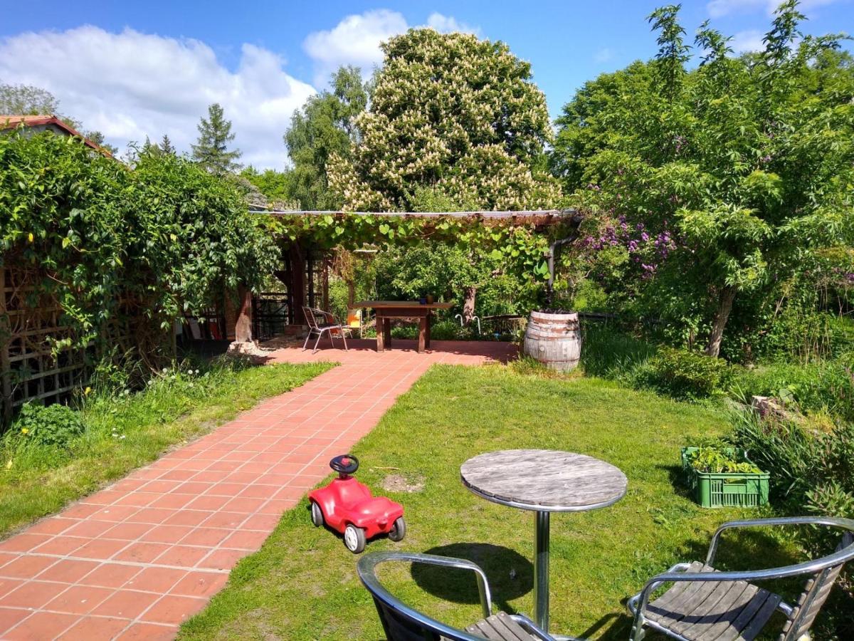 Grosse Wohnung / Haushaelfte In Peetzig Am See Angermunde Extérieur photo