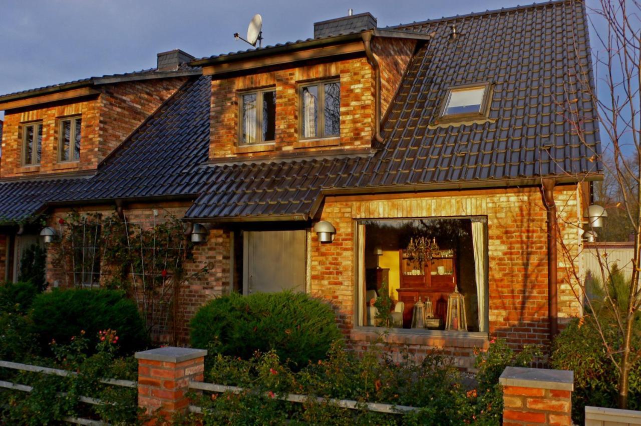 Grosse Wohnung / Haushaelfte In Peetzig Am See Angermunde Extérieur photo